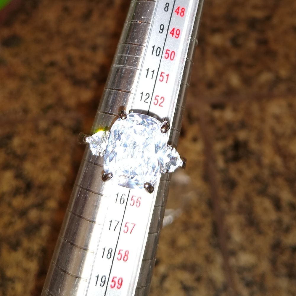 NWT 3 STONE WHITE SAPPHIRE RING - Picture 5 of 6
